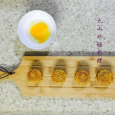 广式莲蓉蛋黄月饼（50克/个）