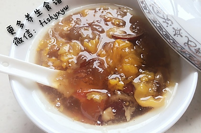 桃胶黄金耳雪莲养颜羹