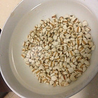 薏米水梨煲猪肋的做法图解2