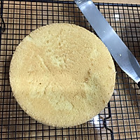 不太一样的戚风做法-------黄桃裱花奶油戚风（超详解））的做法图解19