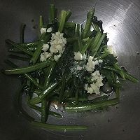 菠菜陈醋花生米的做法图解8