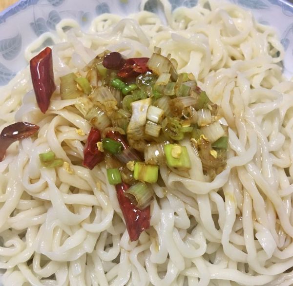 超简单的葱油拌面