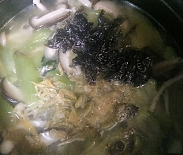 菌菇丝瓜汤的做法