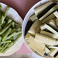 家常下饭菜茄子煸豆角的做法图解2