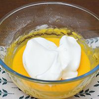 咸蛋黄肉松蛋糕的做法图解6