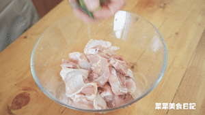 紫苏石螺焖鸡丨美味香气的做法图解3