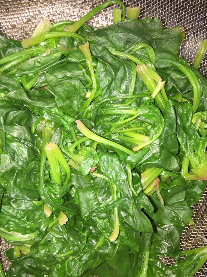 菠菜炒鸡蛋的做法图解1
