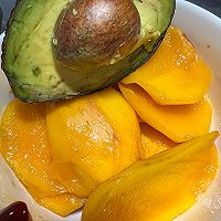 小牛芒（芒果牛油果）的做法图解1
