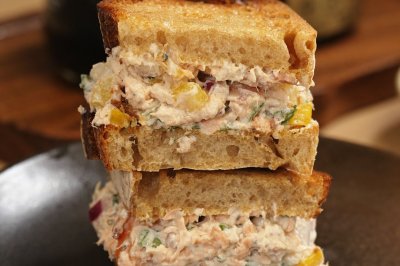 黑松露三文鱼奶酪三明治