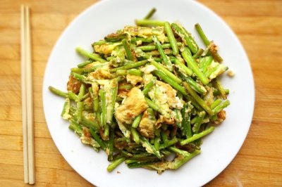 蒜苔炒鸡蛋