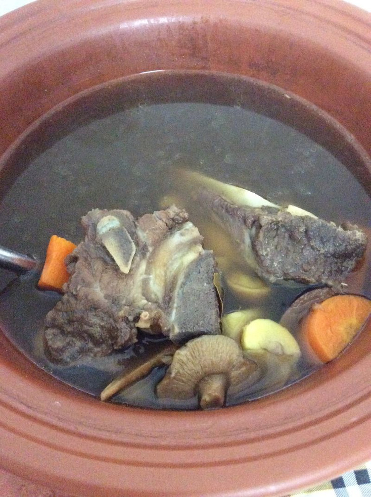 板栗胡萝卜牛骨汤的做法
