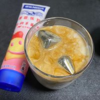 #在夏日饮饮作乐#草莓炼奶冰拿铁的做法图解7