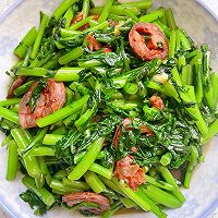 #流感季饮食攻略#茼蒿炒腊肠，简单又好吃！的做法图解4