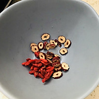 红枣枸杞蘑菇鸡汤的做法图解3