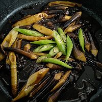 滋补鲜美家常菜——油焖鸡枞菌的做法图解9