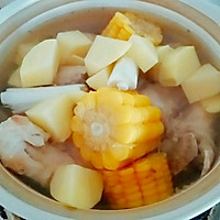玉米南瓜大骨汤的做法图解3