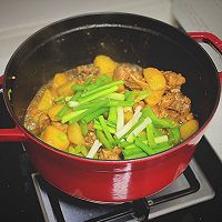珐琅锅美食：家常土豆烧鸭的做法图解16