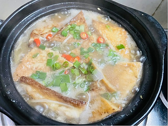 金针菇豆腐煲的做法
