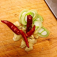 经典家常菜—酱爆洋白菜的做法图解2