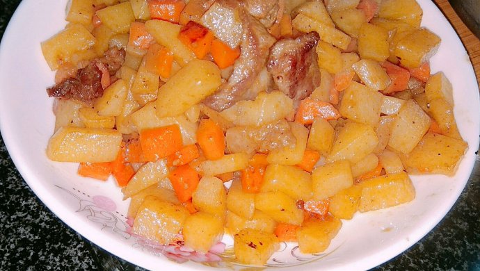 土豆炒胡萝卜（家常快手菜）