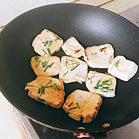 葱香蛋煎馒头片的做法图解3