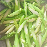芦笋炒虾仁的做法图解10