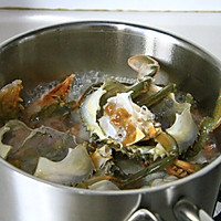 苦瓜煮螃蟹汤的做法图解4