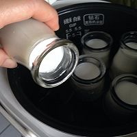 酸奶-电饭煲做的的做法图解4