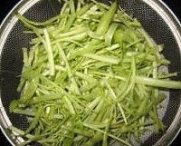 素炒空心菜的做法图解1