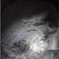 争做一颗有丰富内涵的～蛋黄酥的做法图解3