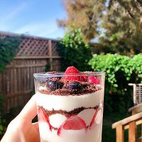 草莓奥利奥酸奶#自制暴风雪#的做法图解4