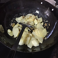 金龙鱼菜籽油土豆焖鸡的做法图解2
