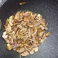花生芽炒肉的做法图解4