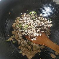 香菇鸡腿丁焗饭的做法图解4