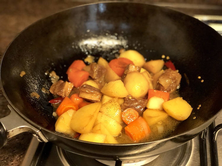 土豆红萝卜排骨的做法