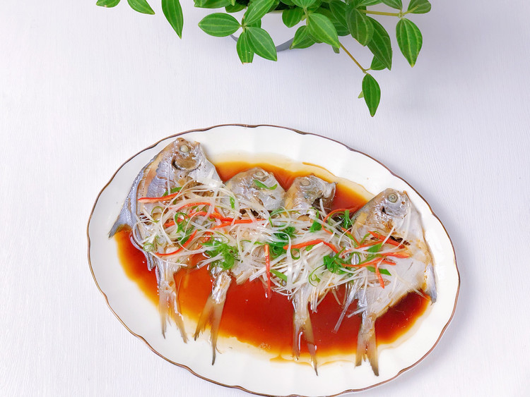 清蒸鲳鱼｜鲜美可口｜丰富餐桌味的做法