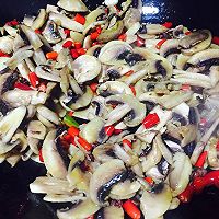 蘑菇炒肉的做法图解8