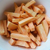 香香甜甜的拔丝红薯（地瓜）#金龙鱼橄调-橄想橄做#的做法图解1