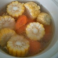 筒骨玉米萝卜汤的做法图解6