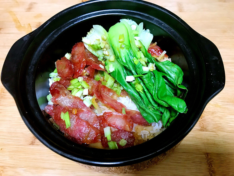 广式香肠煲仔饭的做法
