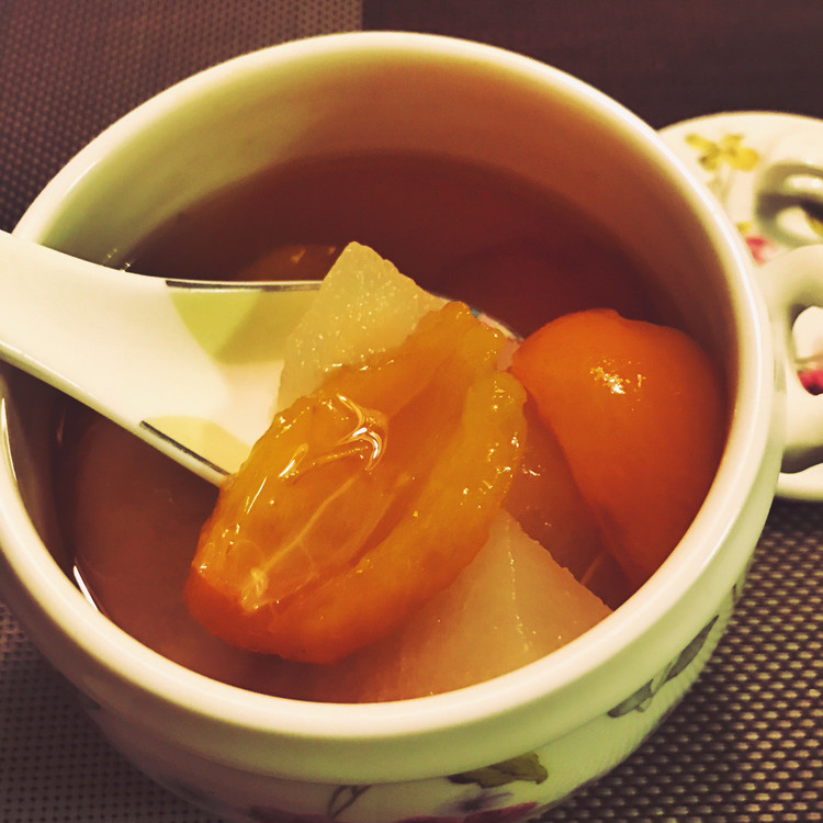 冰糖雪梨炖枇杷的做法