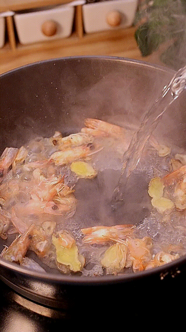 营养丰富又低脂的【鲜虾口蘑豆腐汤】的做法图解5