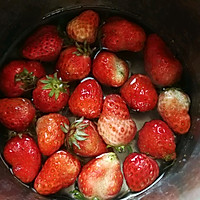 美容养颜草莓马蹄羹#春季食材大比拼#的做法图解3