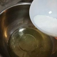 李孃孃爱厨房之一一戚风杯子蛋糕的做法图解7