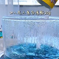 海之蓝 . 水晶草莓果冻 . 超Duang~的做法图解2