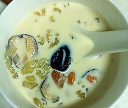 红枣牛奶炖雪蛤的做法