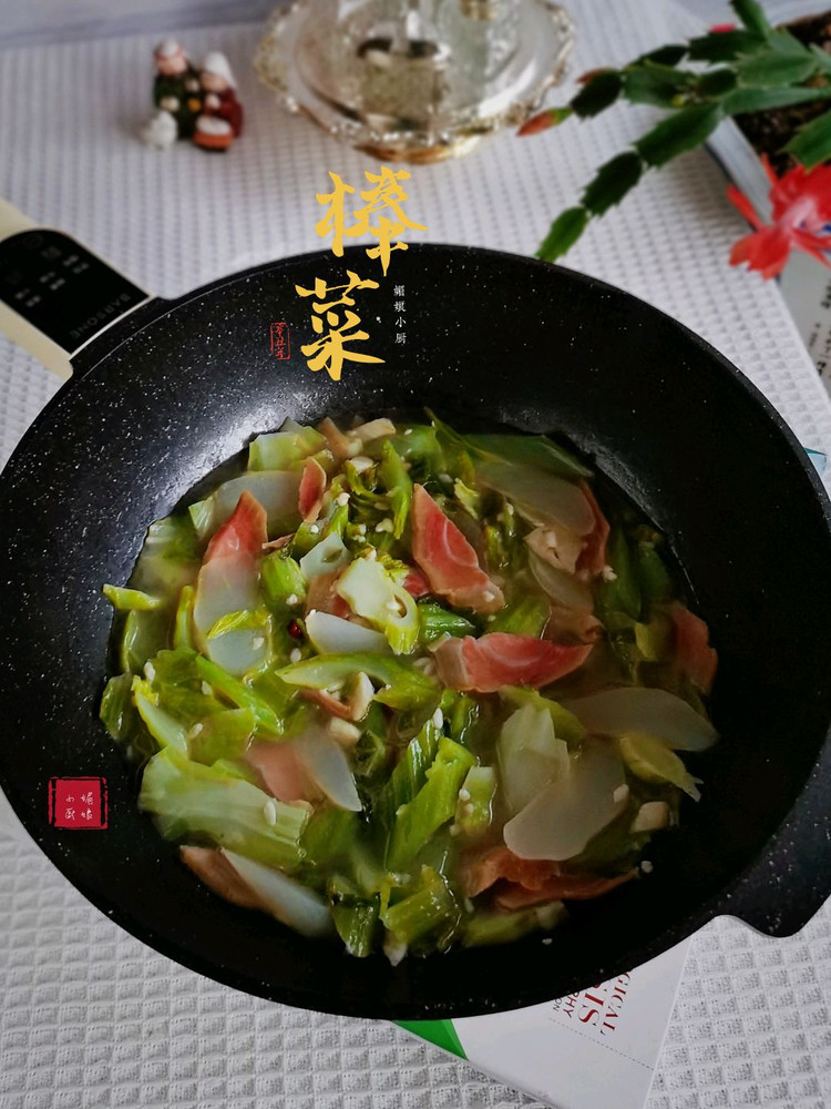 端锅上桌的棒菜煮火腿，和初冬很应景的做法