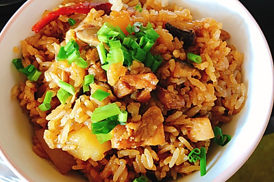 香辣香菇鸡肉土豆焖饭
