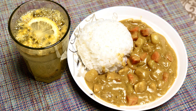 秘制咖喱鸡肉饭