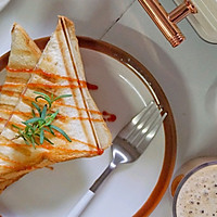 简简单单、百吃不腻的火腿肠三明治的做法图解1